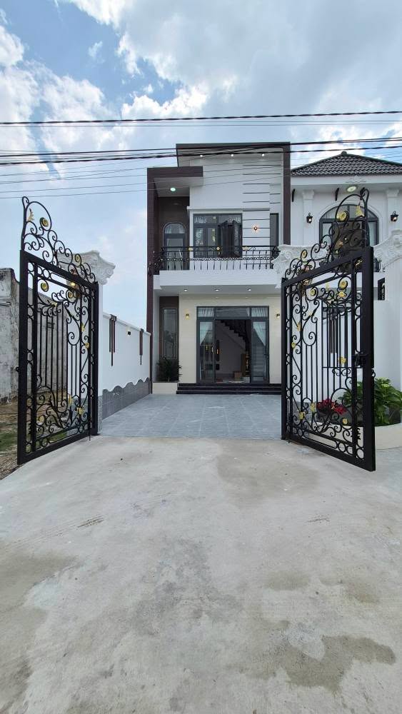 Nhà Hòa Thành 110m² - Mới hoàn thiện, ô tô vào tận nhà!