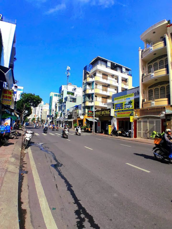 Nhà Phố Đào Duy Anh 66m² - Mặt tiền kinh doanh đắc địa!