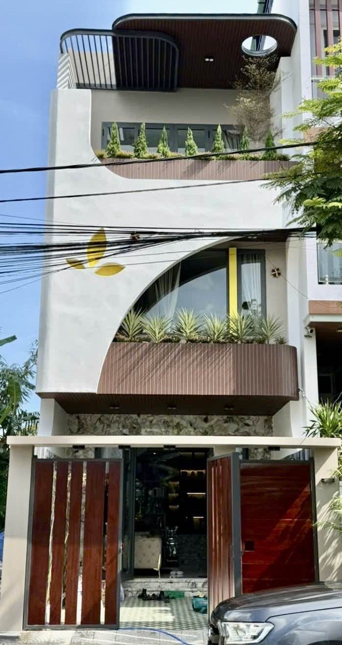 Nhà phố Hòa Xuân, Đà Nẵng 100m² - Vị trí đắc địa, mặt tiền 7m5!