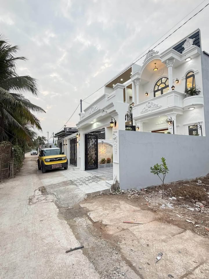 Nhà Phố Long Hòa A, Chợ Gạo - 125m² Full Nội Thất, Giá 2.76 Tỷ