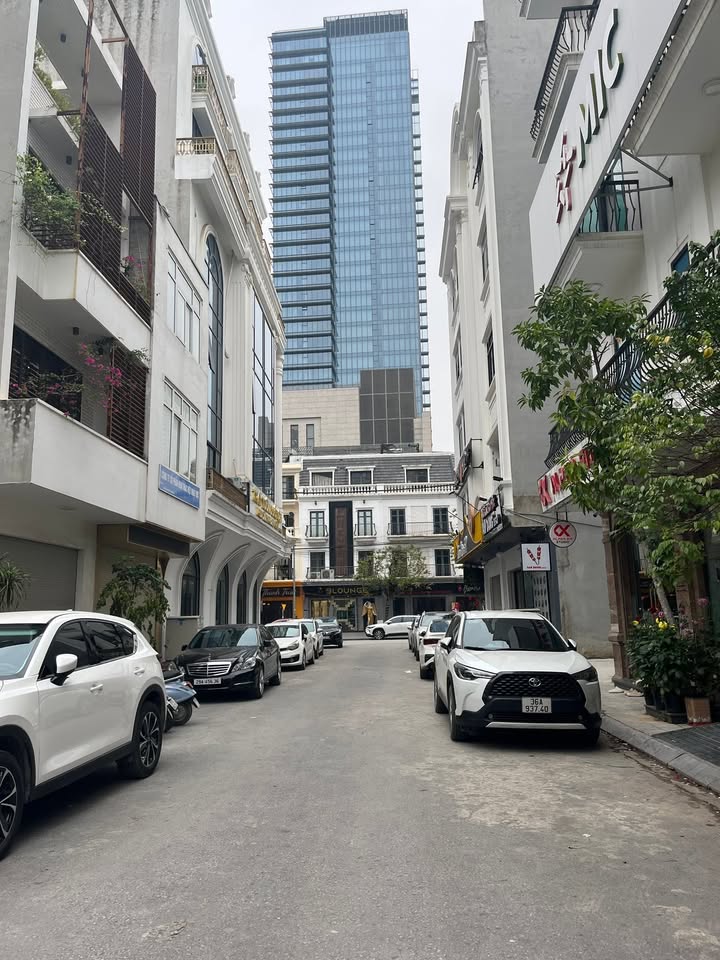 Cho thuê đất lâu dài Nguyễn Du, Vincom - 200m² kinh doanh/kho bãi