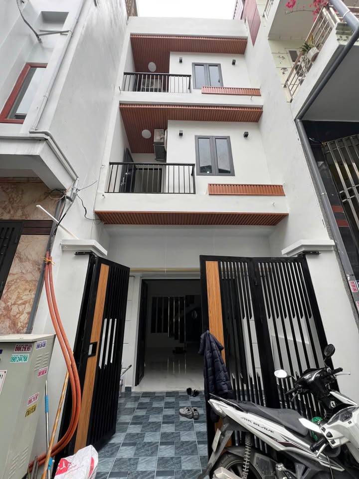 Nhà 3.5 Tầng Sân Cổng Riêng Trần Nguyên Hãn, Hải Phòng - 67m² Giá Tốt