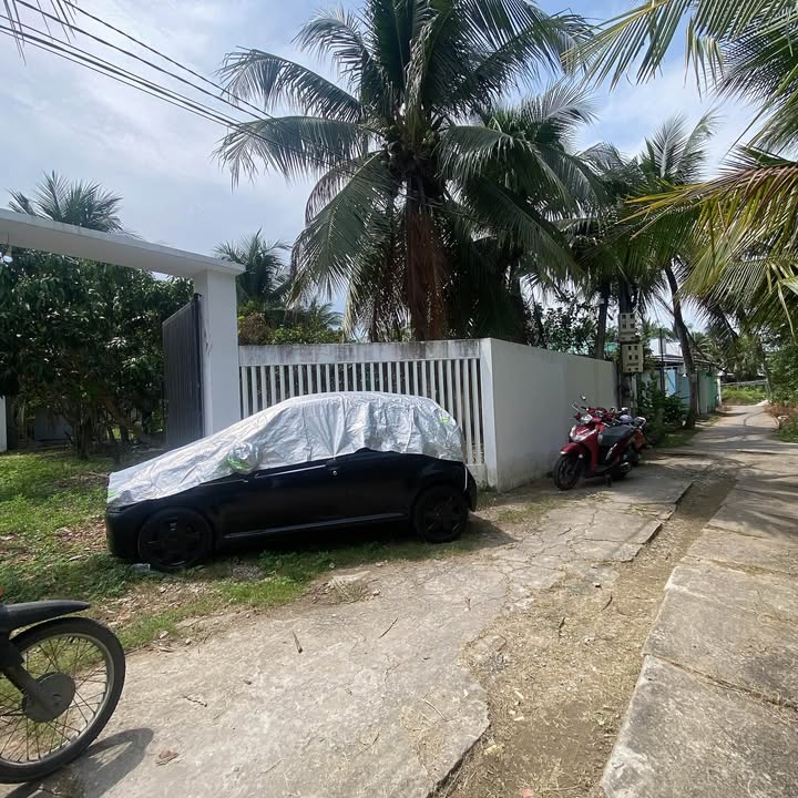 Bán biệt thự sân vườn Sơn Đông 608m² giá 1.3 tỷ - Vị trí đẹp ven kênh!