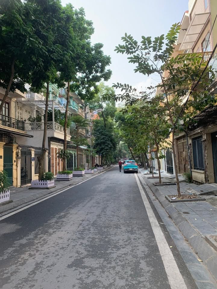 Nhà phố Linh Đàm 60m² - Vị trí đắc địa, ô tô tránh, kinh doanh ngay!