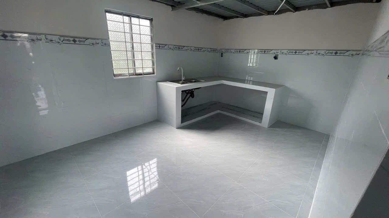 Bán nhà Bến Lức 72m² giá 900 triệu - Sổ hồng riêng, ô tô đỗ cửa!