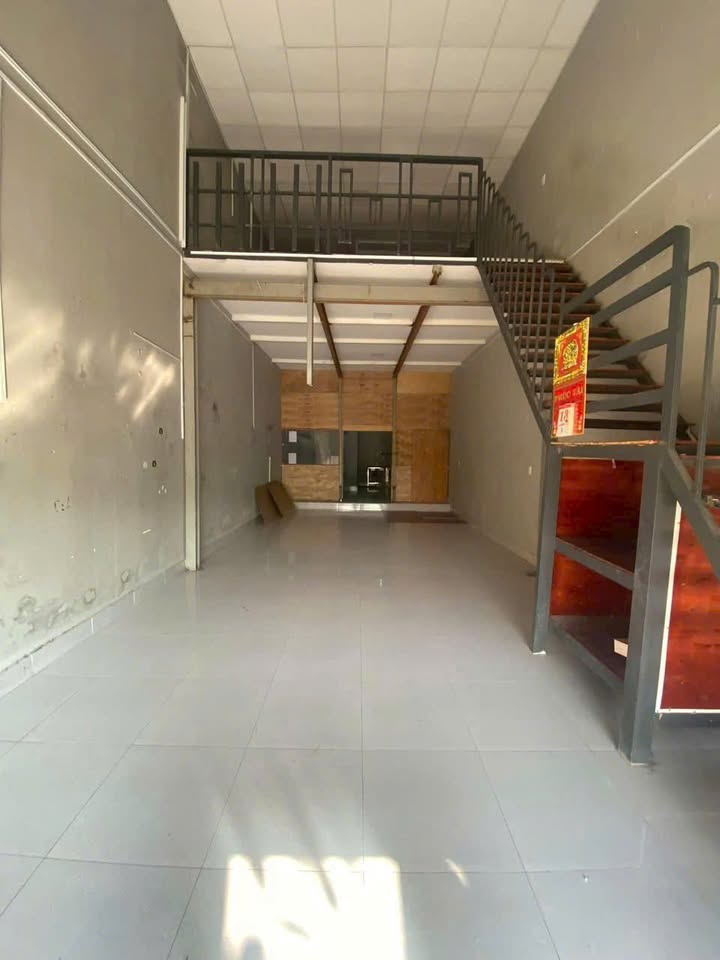 Cho thuê xưởng 100m² mặt tiền Trung Chánh, Hóc Môn - Giá 8 triệu/tháng