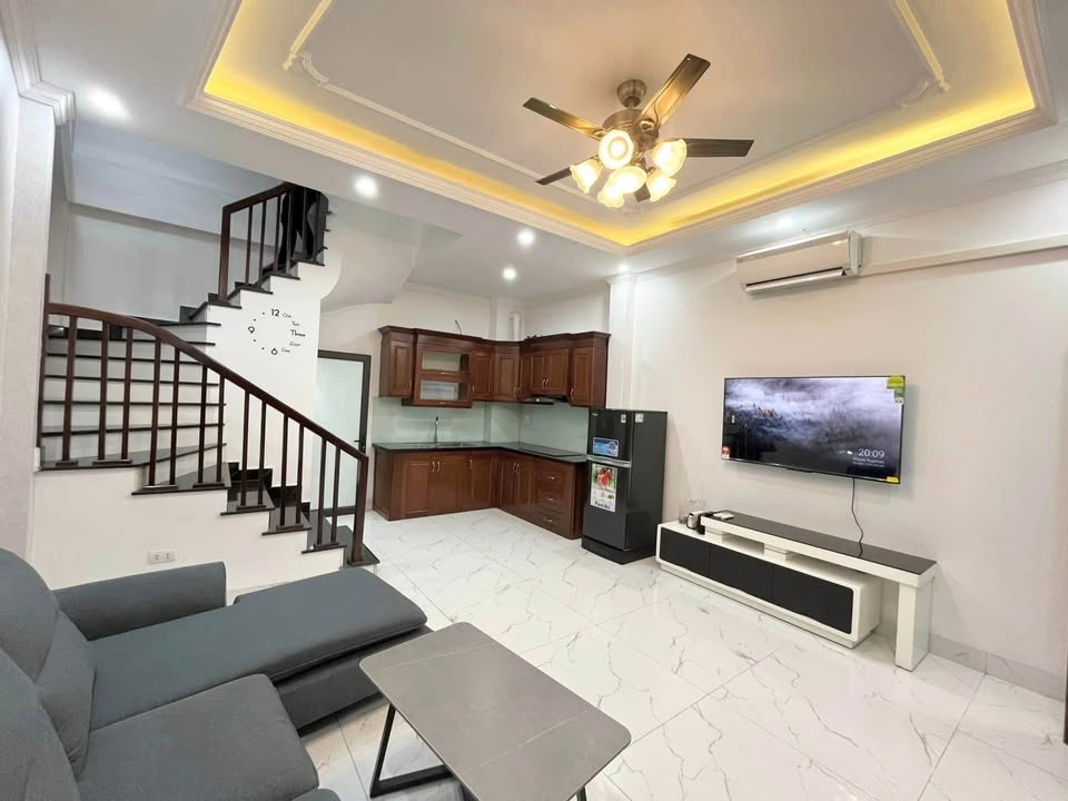 Cho thuê nhà Nguyễn Sơn Long Biên 14 triệu - Full nội thất ở ngay!