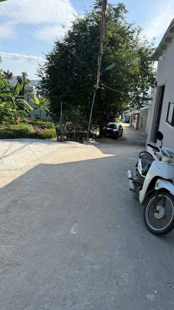 Nhà Nguyên Căn 2PN Đường Ô Tô 7m, Vĩnh Hòa, Nha Trang - Giá 4 Triệu/Tháng