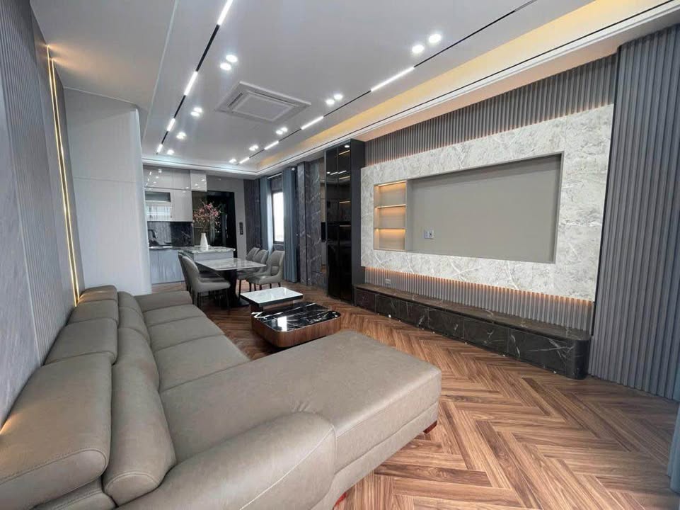 Nhà Phố Trạm Long Biên 51m² 8 Tầng Kinh Doanh - Giá 16.7 Tỷ