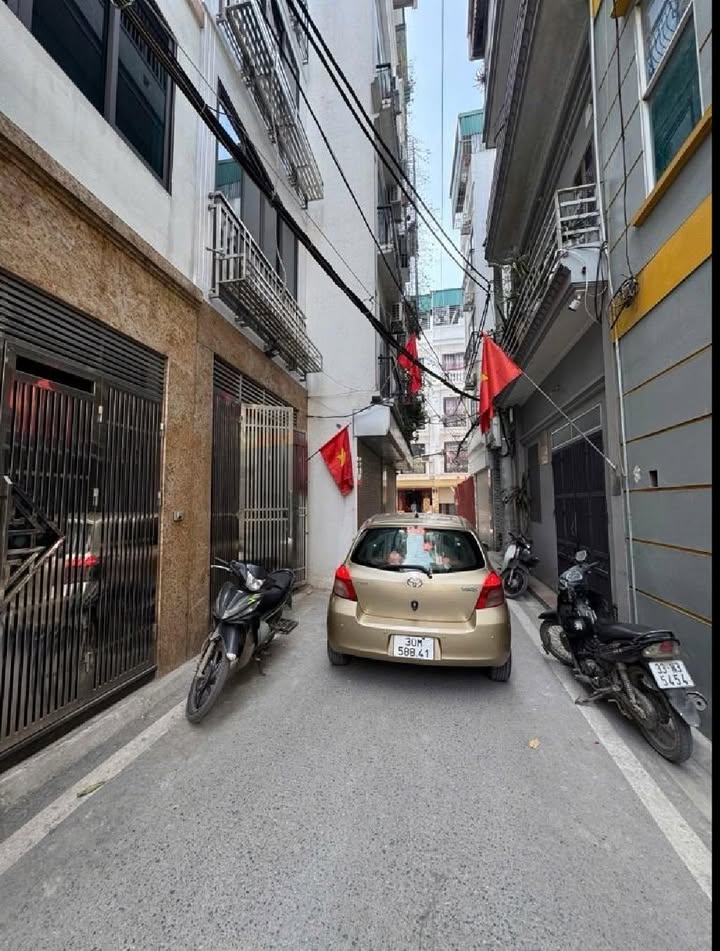 Nhà riêng Đức Giang, Long Biên 33m² - Ô tô vào tận nhà, sẵn sàng đón Tết!