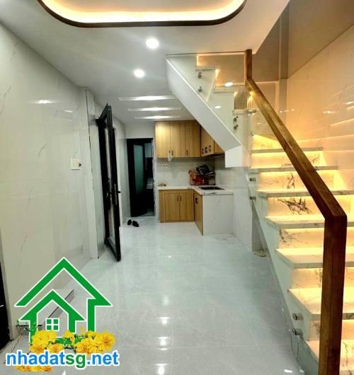 Nhà 2 Tầng 18m² Phường 10, Quận 10 - Sổ Hồng Riêng, Giá 3.1 Tỷ