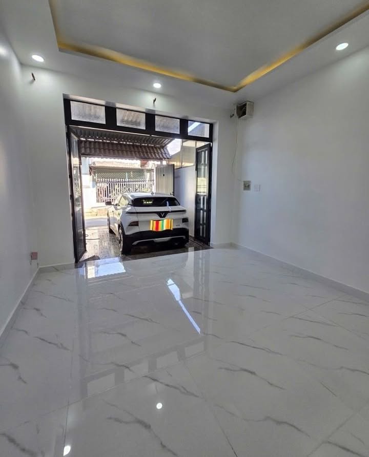 Bán Nhà 2 Tầng 80m² Phước Thiện Quận 9 - Ô Tô Tránh - Sẵn Sàng Ở Ngay!