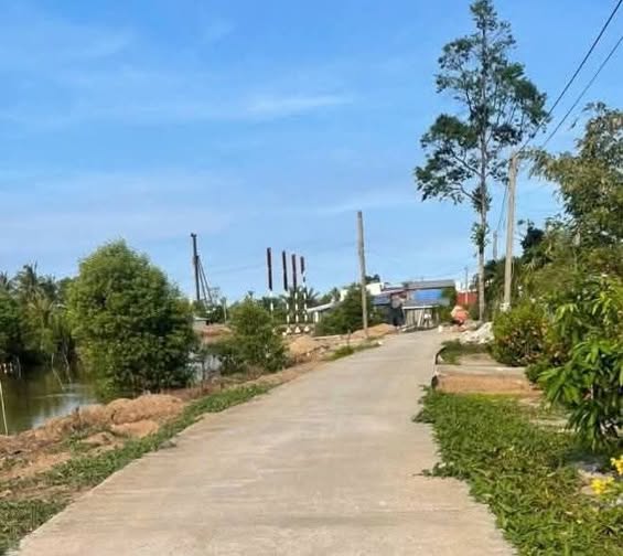 Bán đất mặt tiền Cà Mau 618m² giá 1.2 tỷ - View sông, dân cư đông đúc