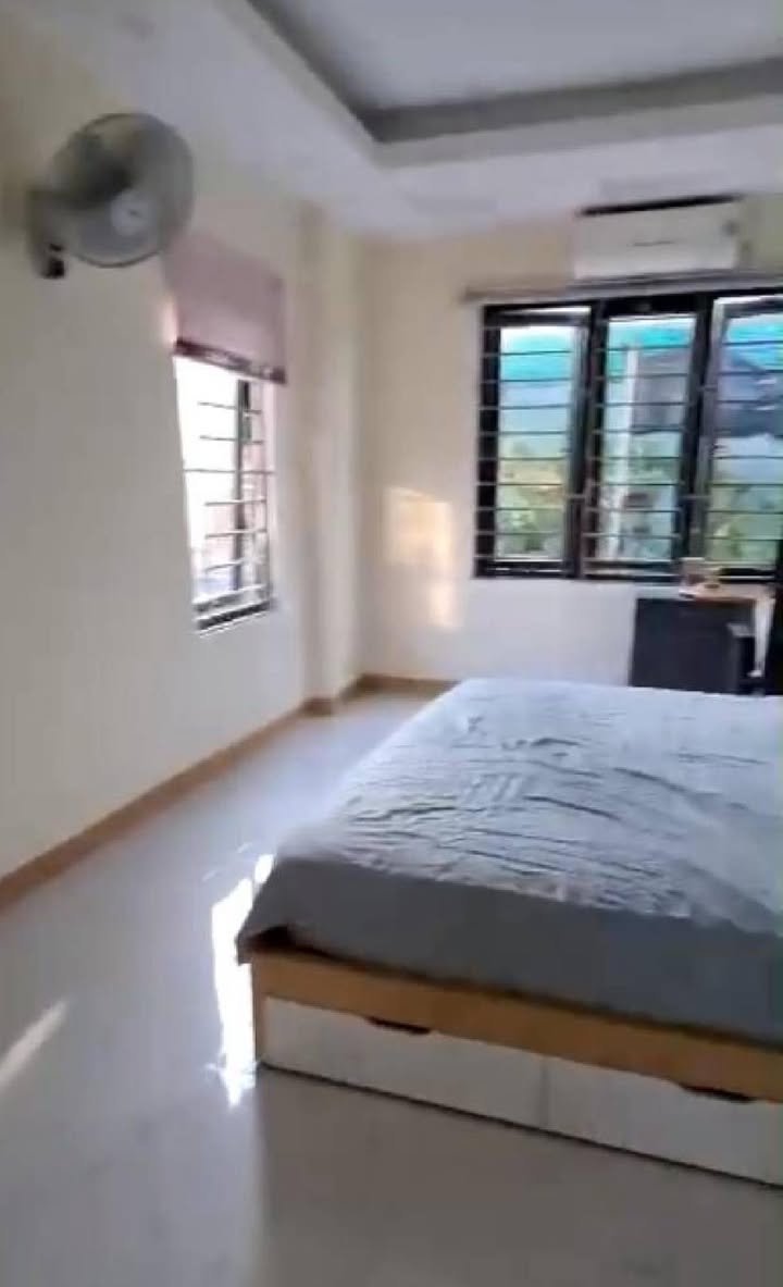 Nhà Riêng Bồ Đề 33m² 5 Tầng - Ngõ thông, ô tô gần, sổ đỏ sẵn!