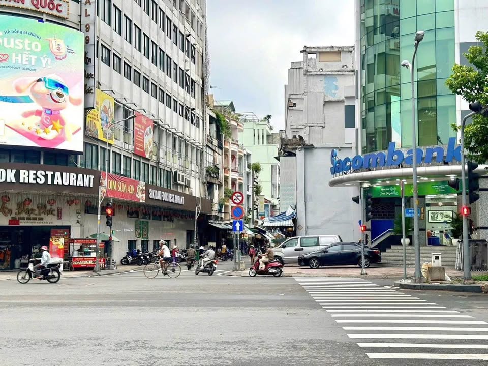 Nhà Phố Mặt Tiền Sương Nguyệt Anh, Q1 83m² 80 Tỷ - Đầu tư sinh lời!