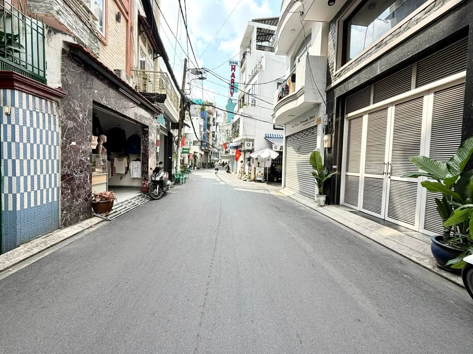 Nhà Riêng Quận Phú Nhuận 80m² 23 tỷ - Ô tô vào tận nhà, kinh doanh đỉnh!