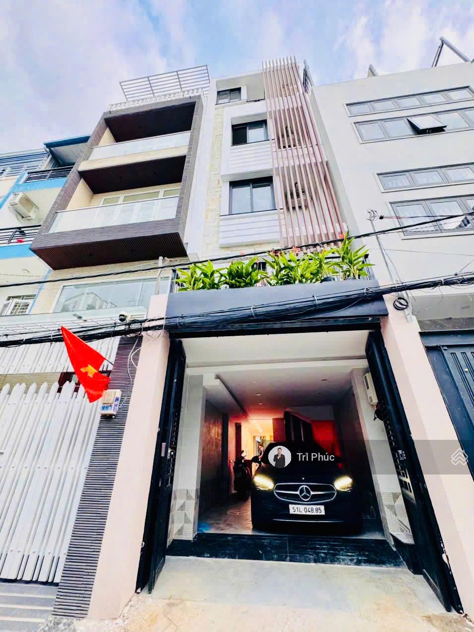 Bán Homestay Nguyễn Xí - Dòng Tiền 1.5 Tỷ/Năm - Xe Hơi Vào Nhà