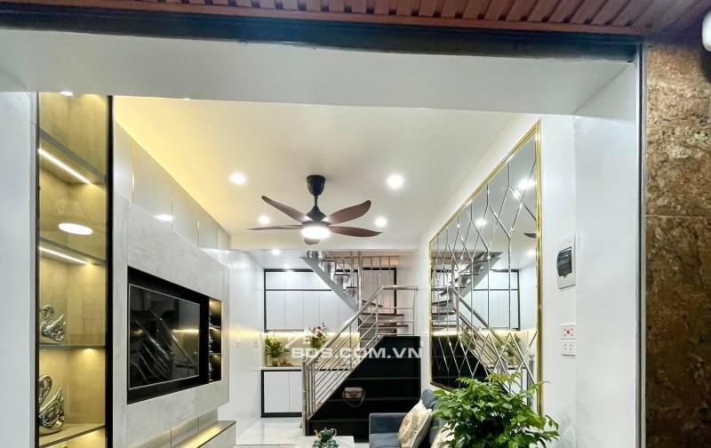 Nhà Ngõ Văn Chương Đống Đa 20m² giá 5.6 tỷ - Vị trí đẹp, Sổ đỏ chính chủ!