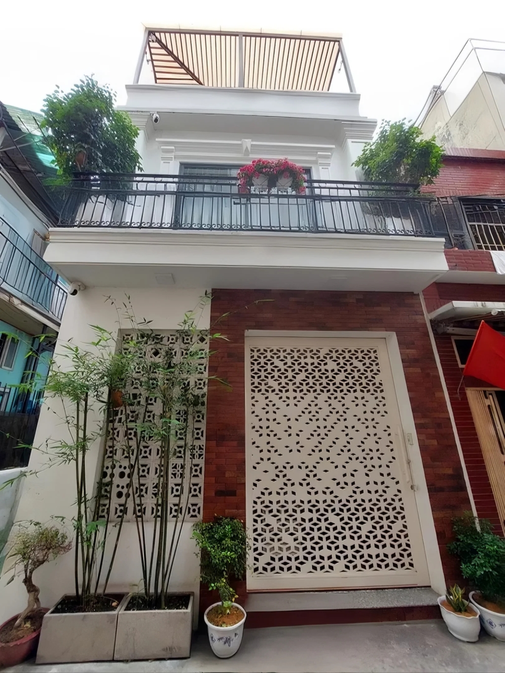 Nhà riêng Quận 3 63m² - Ô tô vào tận nhà, căn góc 2 mặt thoáng