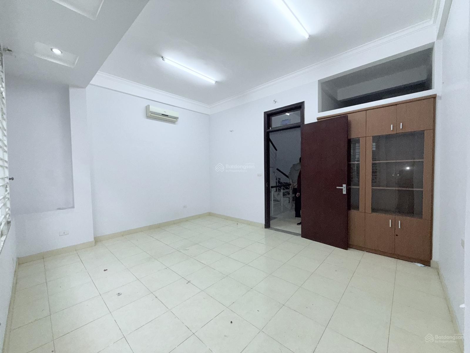 Cho thuê nhà Hoàng Quốc Việt 55m² 20 triệu - Ô tô vào tận nhà!