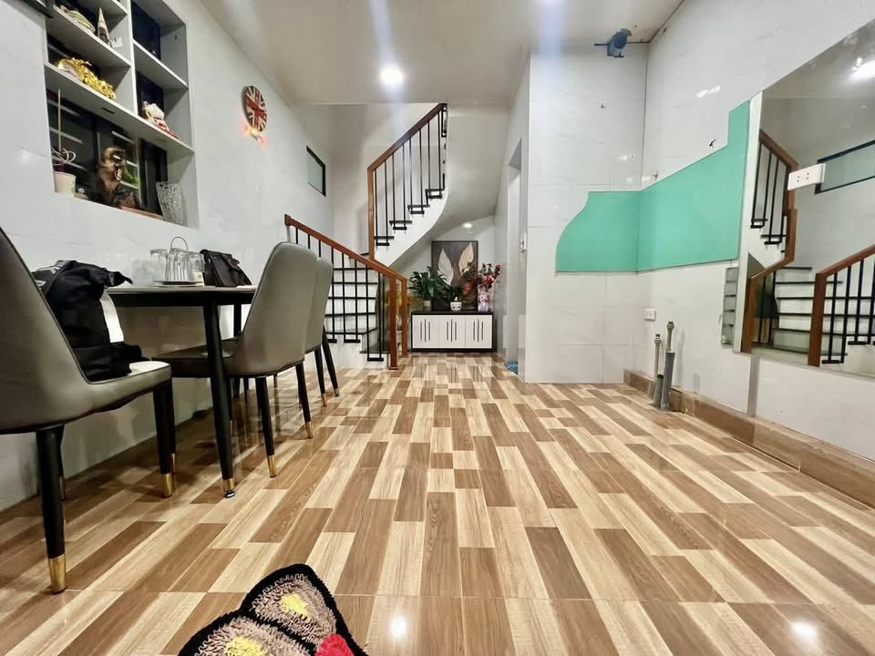 Bán nhà phố Hoa Lư 18m² x 5 tầng giá 8.48 tỷ - Ô tô đỗ cửa!