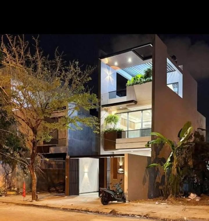 Nhà phố Hòa Xuân 100m² giá 8.8 tỷ - Vị trí đắc địa