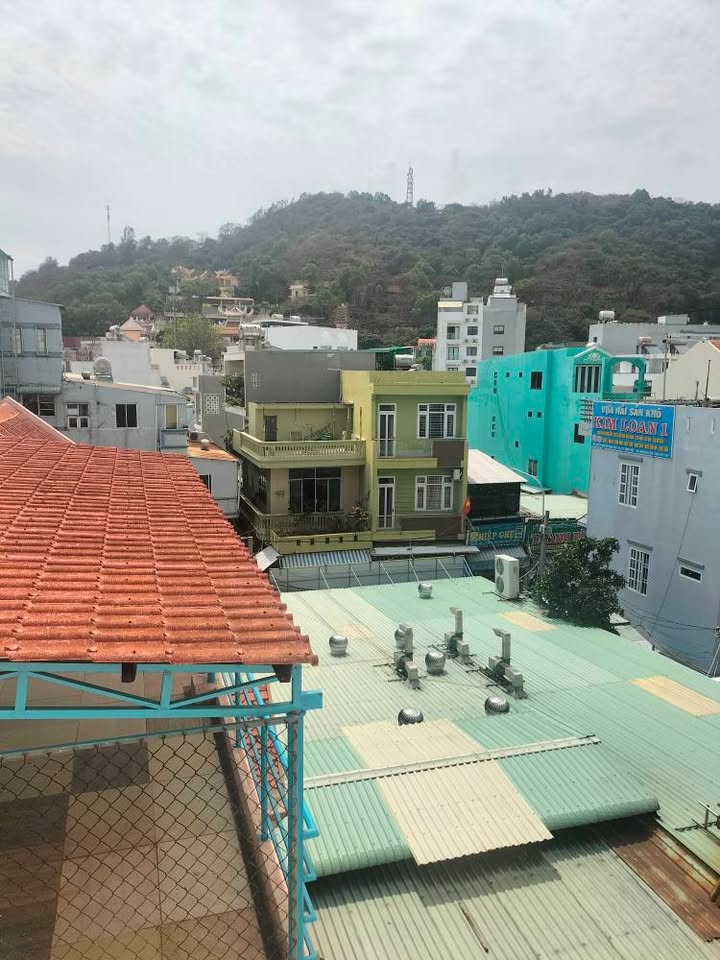 Cho thuê nhà hẻm Trương Công Định, Vũng Tàu - 30m², 2PN, Sân thượng view biển