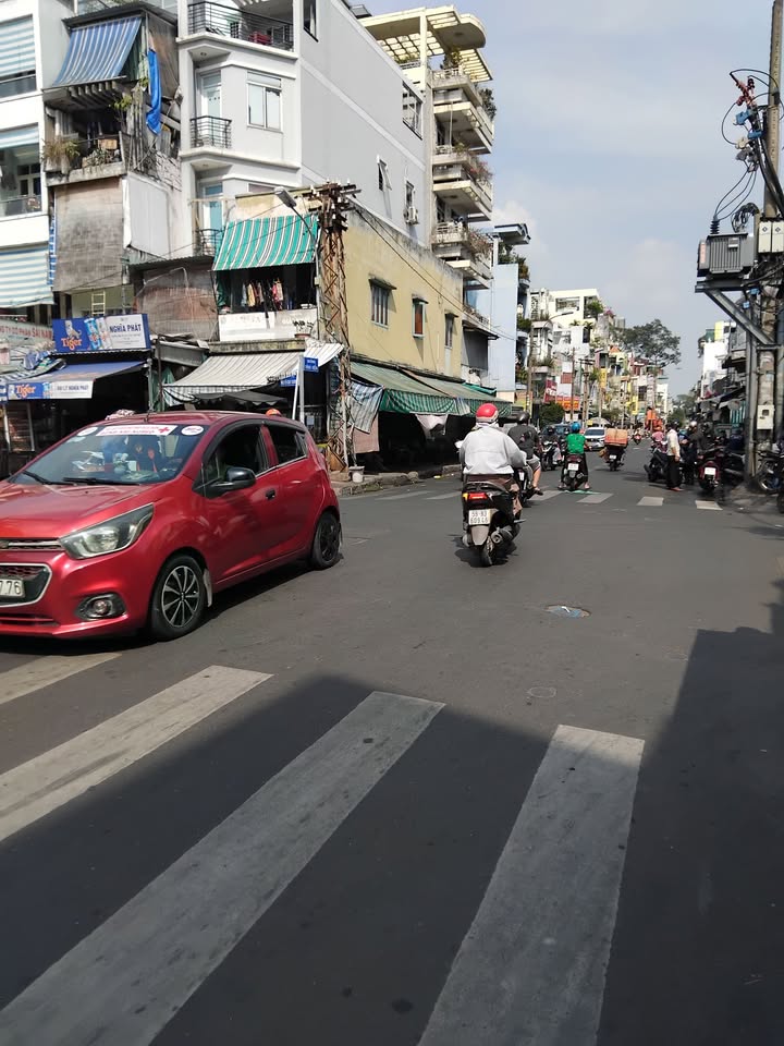 Nhà Mặt Phố 37m² Quận 10 - Kinh Doanh Sầm Uất, 6 Tầng, 13.7 Tỷ