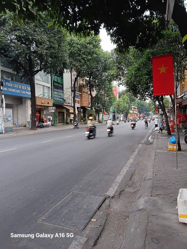 Nhà phố mặt tiền 5 tầng Ông Ích Khiêm, Q11 - Kinh doanh đỉnh 65m²