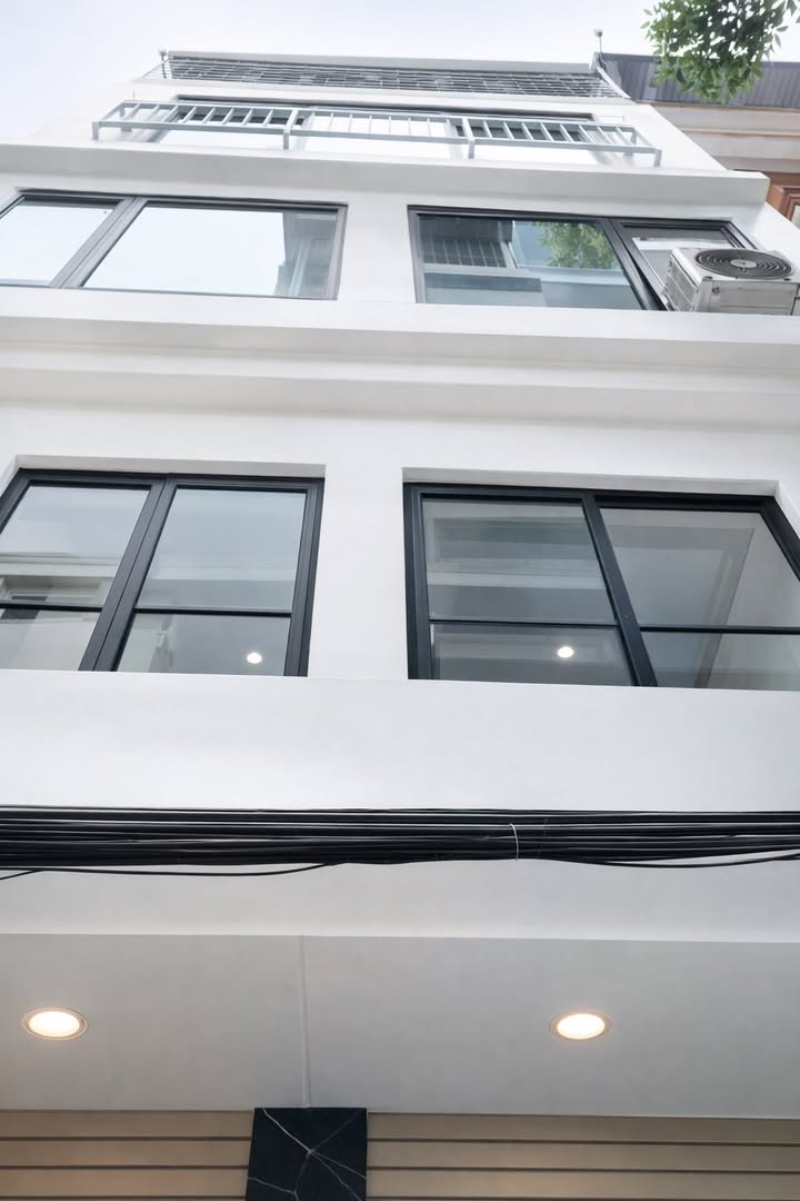 Bán nhà mặt phố Giáp Bát 40m² giá 13.2 tỷ - Kinh doanh sầm uất!