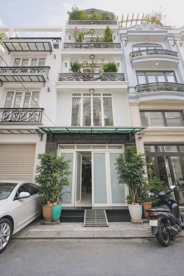 Nhà 4 lầu 58m² Quận 7, giá 11 tỷ - Xe hơi đậu cửa