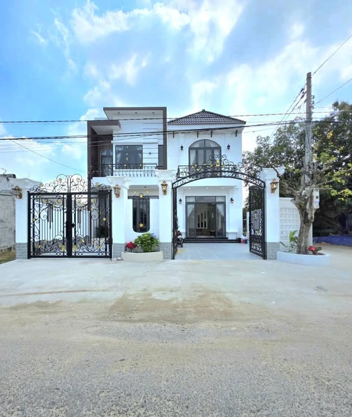 Nhà phố Hòa Thành Tây Ninh 123m² giá 2.68 tỷ - Vị trí đẹp hiếm có