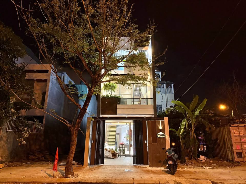 Nhà Phố Hòa Xuân 100m² Giá 8.8 Tỷ - Vị Trí Đắc Địa Kinh Doanh Ngay!