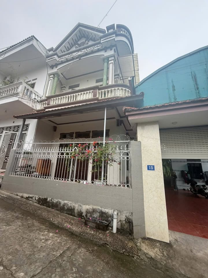 Bán gấp nhà 216m² Phường Vân Phú, Việt Trì - Gần Quân khu 2, Giá 4 tỷ