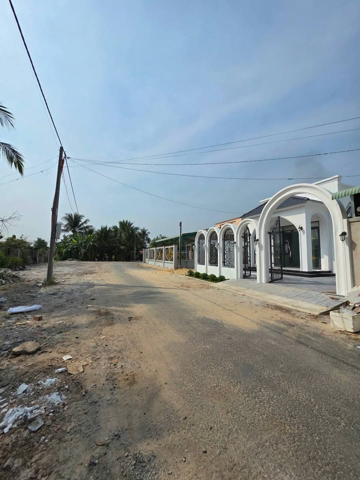 Nhà Phố Ninh Thạnh - 139m² 3PN Hướng Đông - Giá 2.35 Tỷ