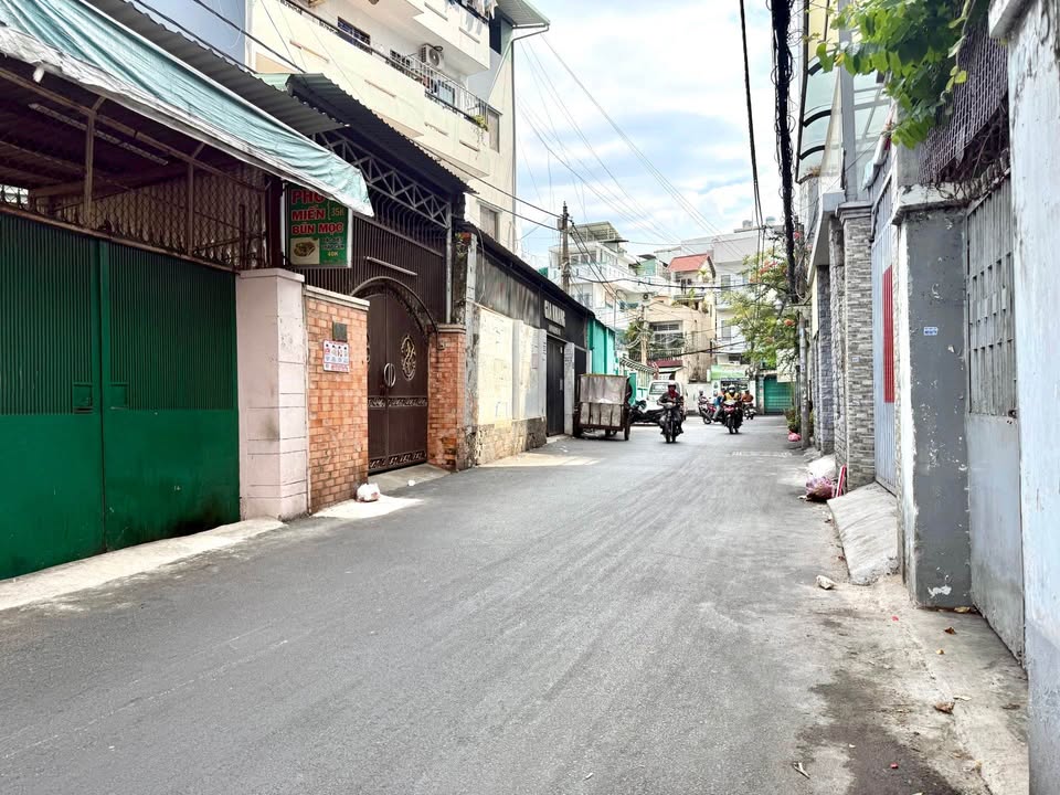 Bán nhà Bình Thạnh 110m² giá 12.5 tỷ - Vị trí đẹp hiếm có!