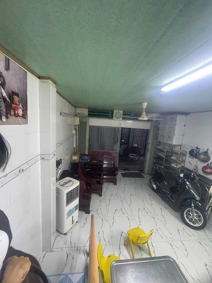 Bán nhà Quận 6 hẻm xe hơi 35m² giá 4 tỷ - Căn góc cực thoáng!