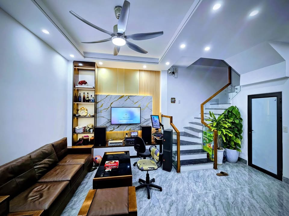 Nhà 3 tầng Trần Lãm 35m² giá 2.5 tỷ - Thiết kế hiện đại!