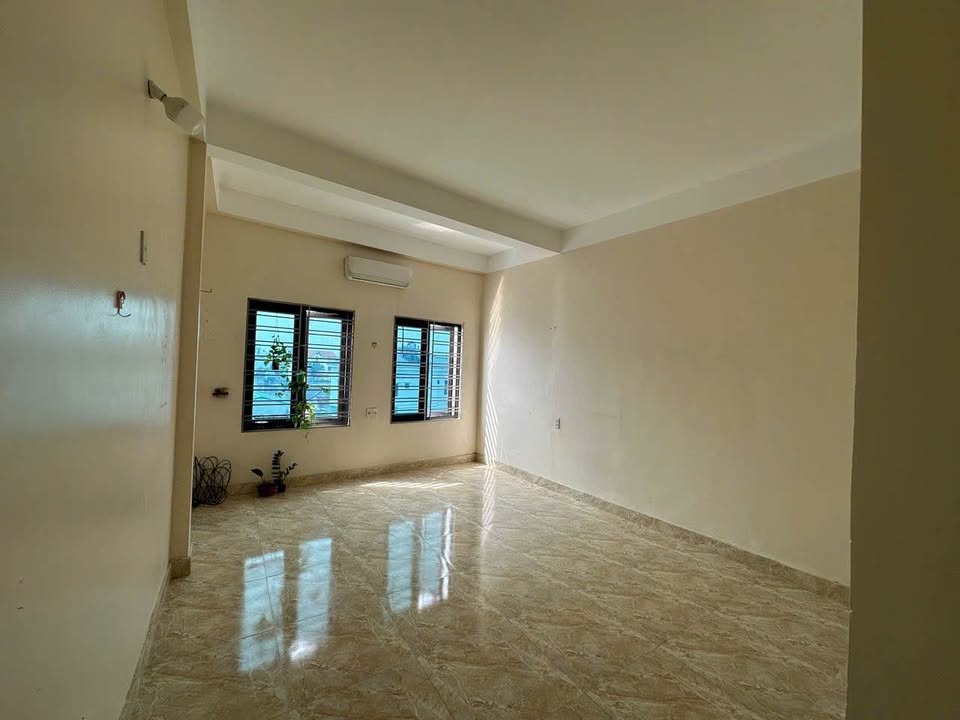 Nhà 52m² P. Trần Lãm, Thái Bình - 4PN, Ô tô vào nhà, Giá 1.7 Tỷ