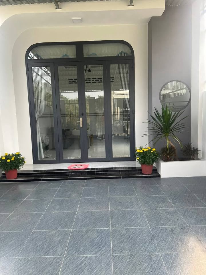 Nhà riêng Hòa Thành 145m² - Sẵn sàng ở ngay, có vườn rau xanh!