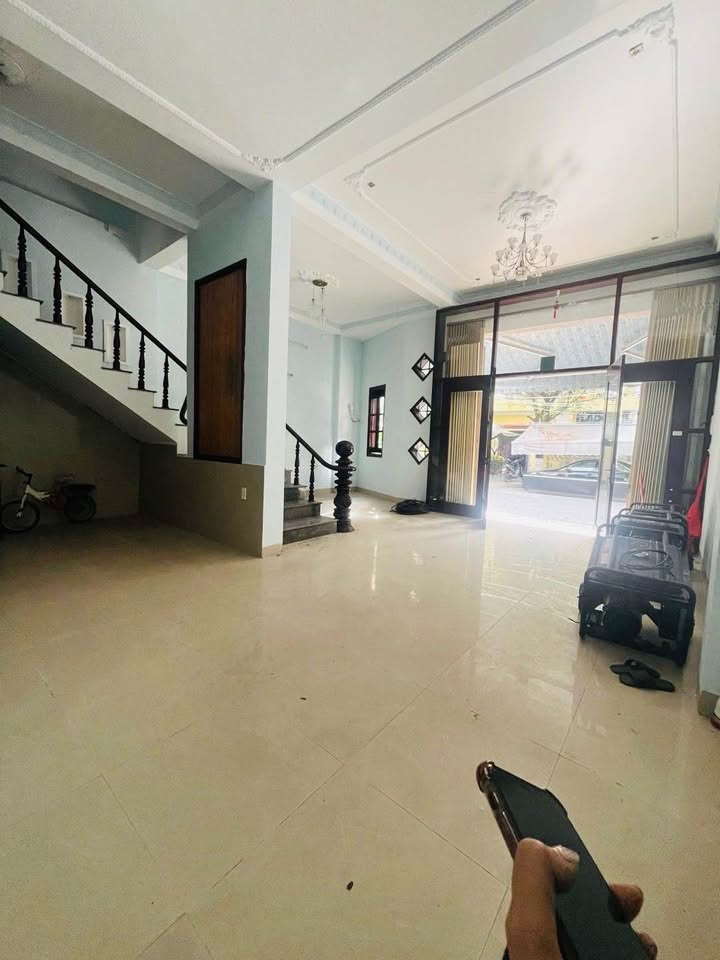 Nhà Mặt Tiền Hải Châu 85m² - Dòng Tiền Ổn Định, Vị Trí Đắc Địa!