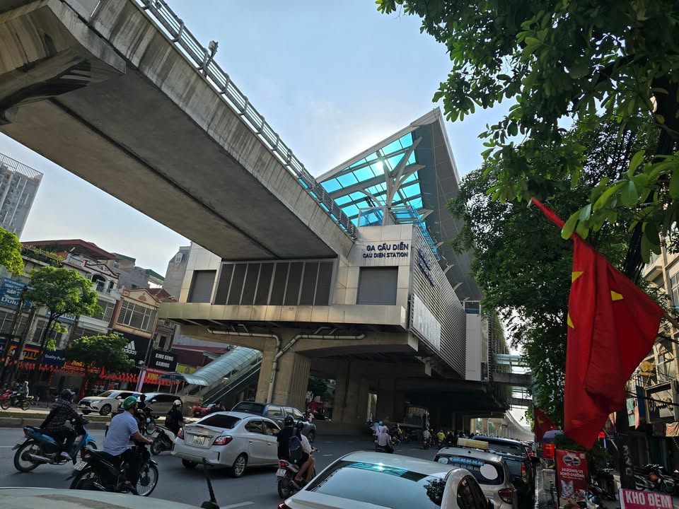 Nhà Riêng 5 Tầng Phố Cầu Diễn 51m² - Ô tô vào tận nhà!