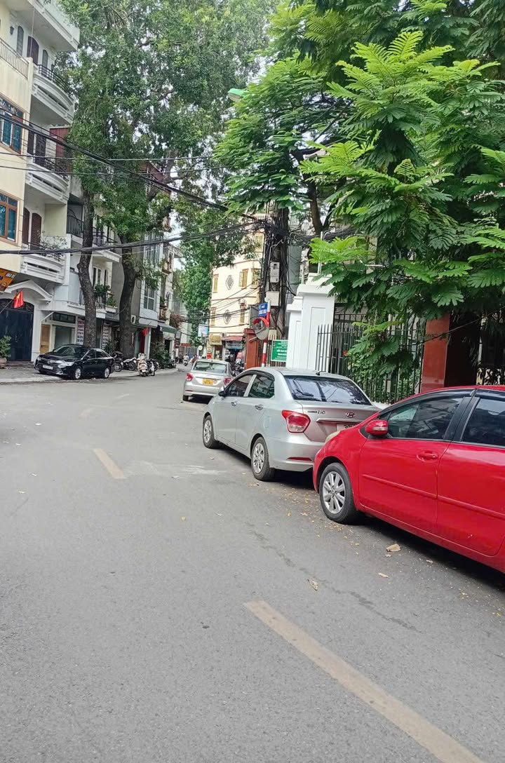 Bán nhà Mai Động 40m² giá 7.49 tỷ - Ô tô vào tận nhà, view hồ!