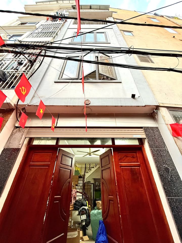 Nhà Hồ Tùng Mậu 30m² - Ô tô vào tận nhà, Sẵn sàng ở ngay!