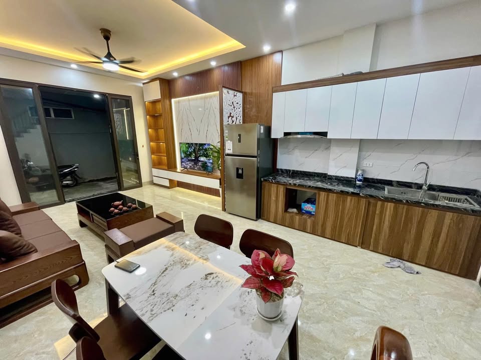 Nhà Xuân La 40m² Nở Hậu, Sổ Đỏ Chính Chủ - Giá 9 Tỷ