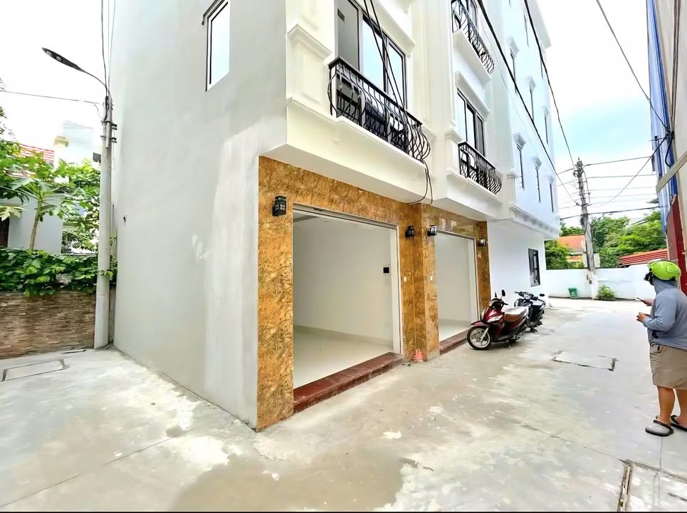 Nhà 5 tầng 35m² Kim Chung - Yên Vĩnh, Ô tô vào nhà, Giá 5 tỷ
