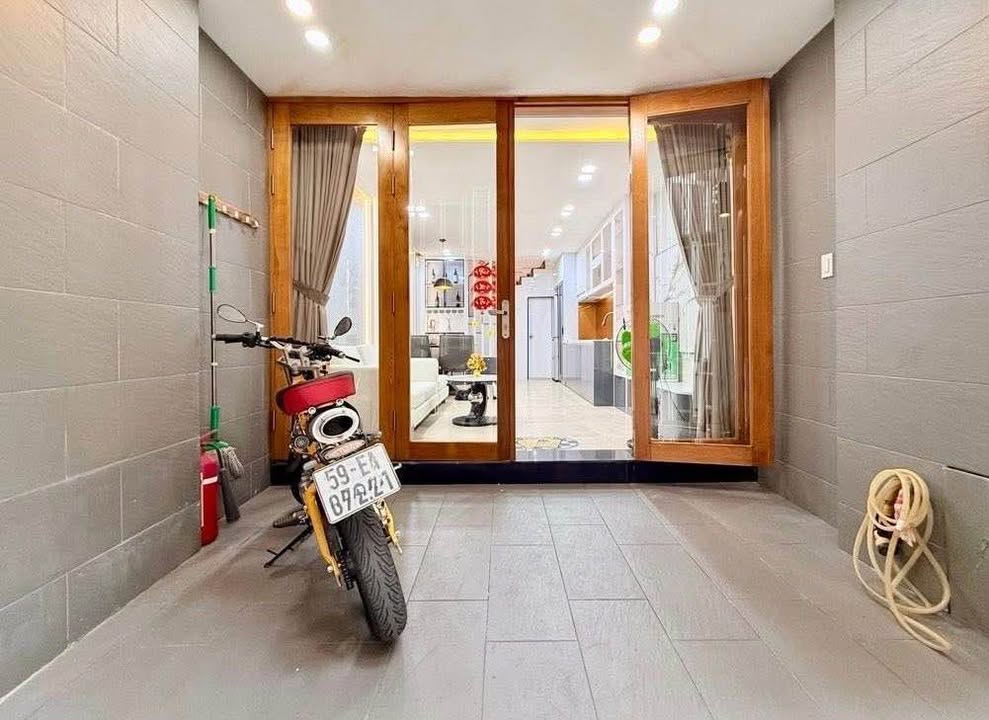 Nhà Phan Xích Long, Phú Nhuận 96m² - Full Nội Thất, Sẵn Sàng Ở Ngay!