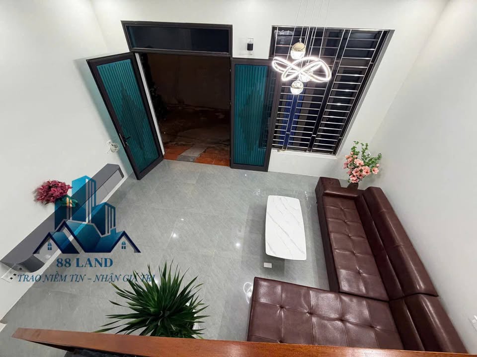 Bán nhà 3 tầng Phường Hoàng Văn Thụ 60m² - Ô tô đỗ cửa, giá tốt!