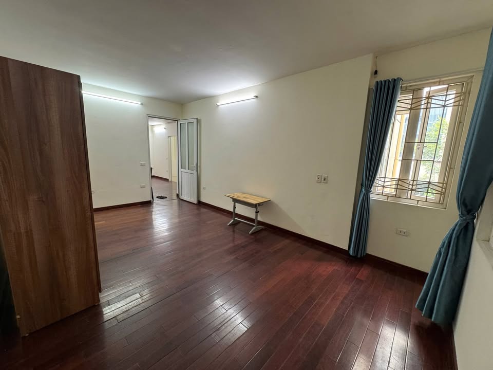 Cho thuê Căn hộ Tập thể 130m² Cự Lộc - Cạnh Royal City, Giá 12 Triệu