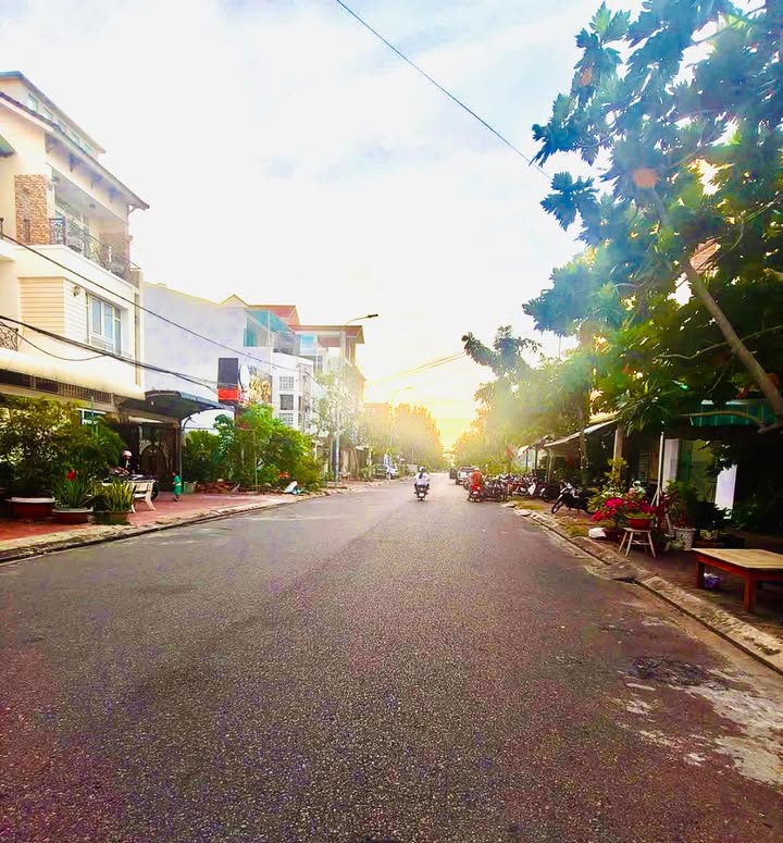 Nhà mặt tiền Đỗ Hành Phan Thiết 100m² giá 4.5 tỷ - Vị trí đắc địa